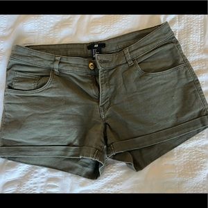 Like New H&M green shorts